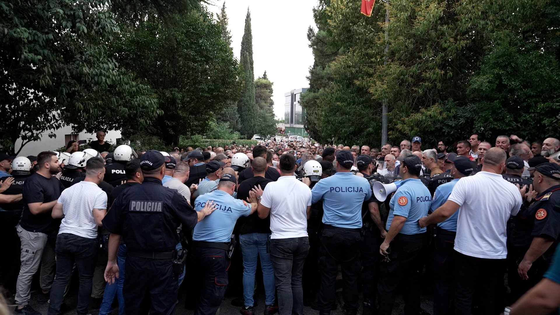 Šahman: BDP osuđuje primjenu policijske sile nad građanima, i Šahmanović morao u Urgentni