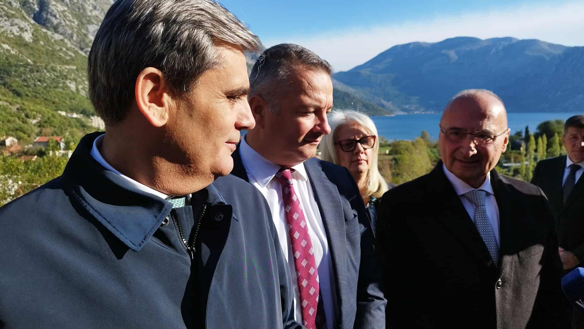 Grlić Radman: Ne mogu se izjednačavati Morinj i Lora; Sramota je da bazen u Kotoru nosi ime po zapovjedniku straže koji je zlostavljao logoraše