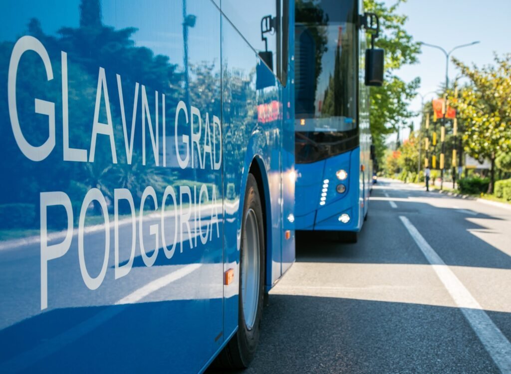 Autobusi voze po nedjeljnom redu vožnje do 4. maja