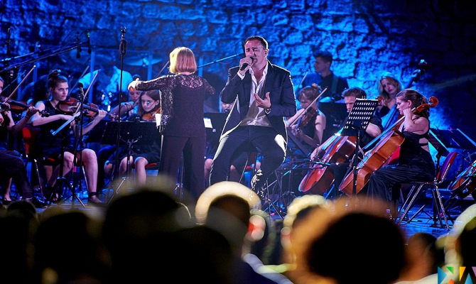 Sergej Ćetković i orkestar mladih talenata sinoć na KotorArtu