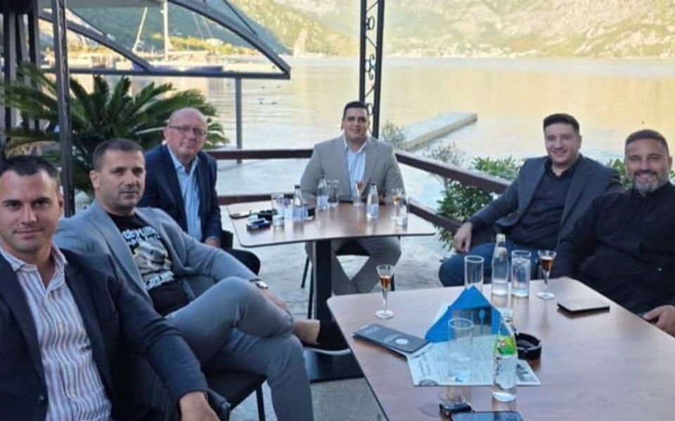 Aranitović: Gradonačelniče Mujoviću, zašto zaposleni u toku radnog vremena idu na antievropske proteste?