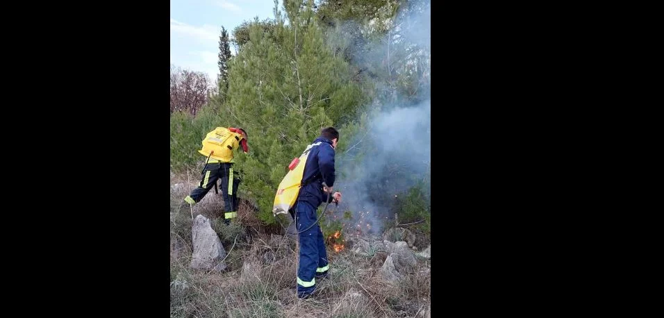 Ugašen požar na brdu Gorica, sumnja se da podmetnut