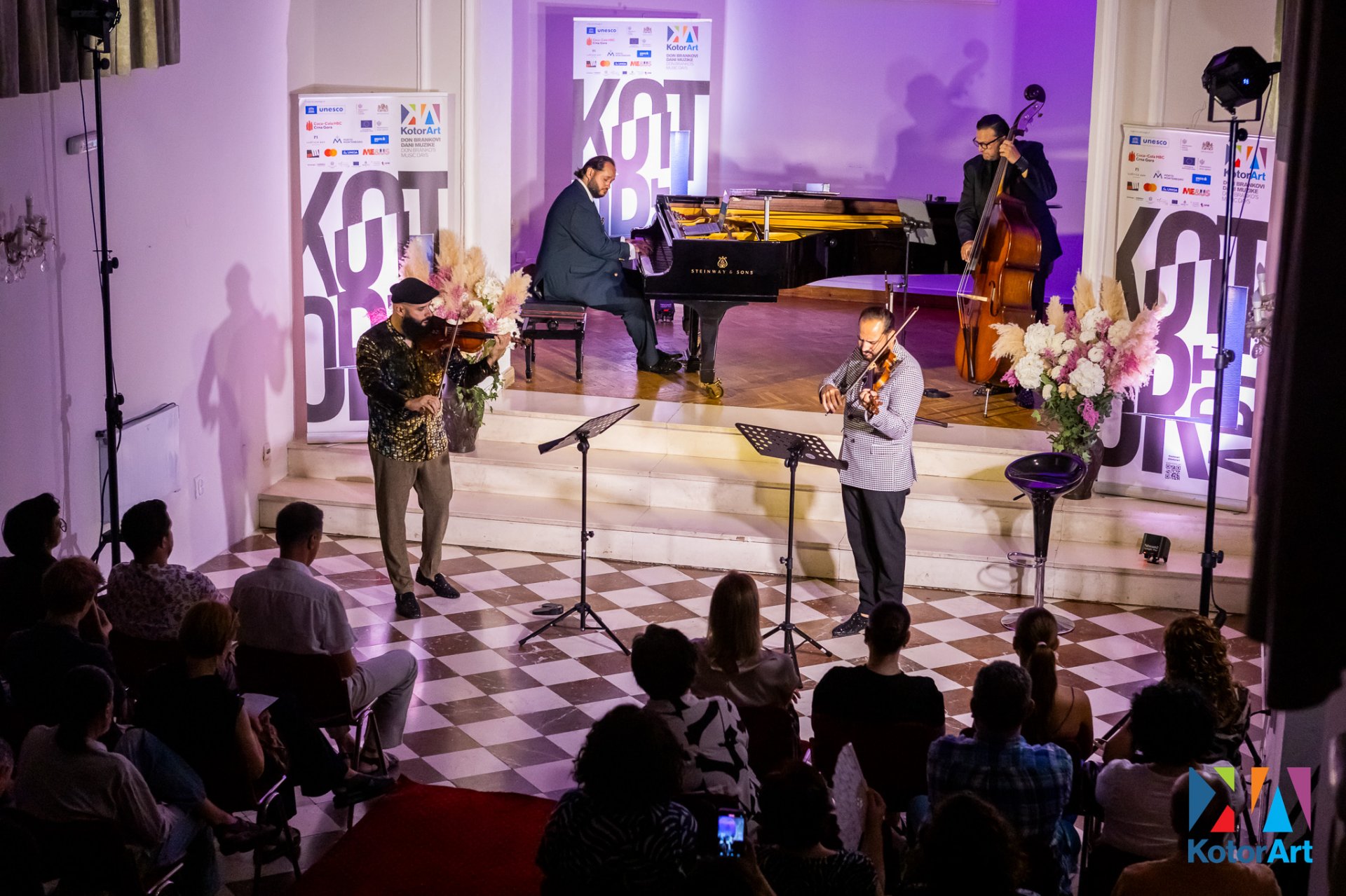 Ovacije za Vivaldija u Janoška stilu: Virtuozni koncert oduševio publiku na KotorArtu