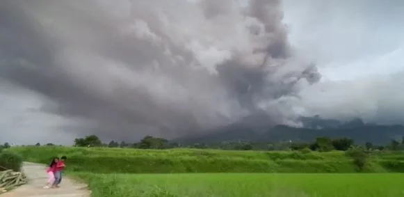 Erupcija vulkana u Indoneziji: Pronađena još dva tijela, traga se za 10 planinara