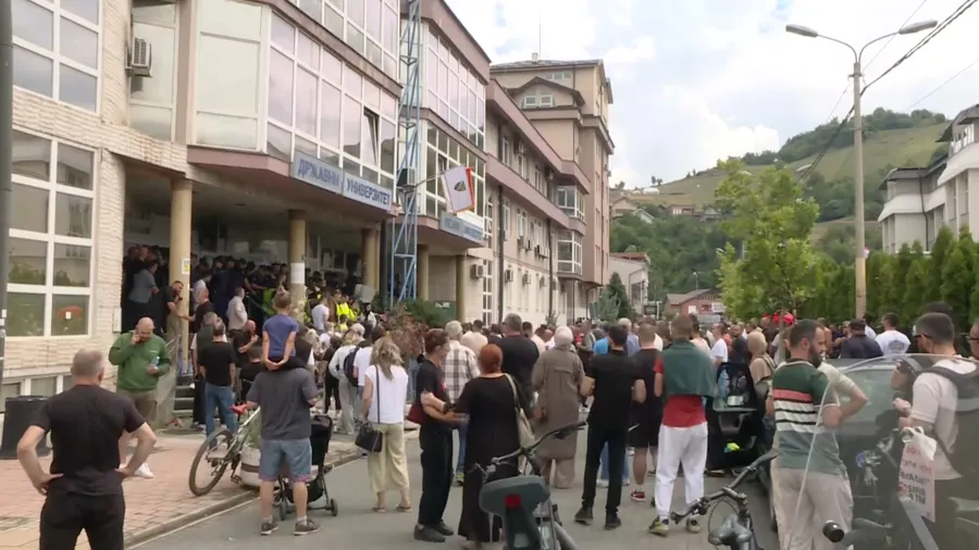 Brnabić: Vrag je odnio šalu, Dačić: Policija napadnuta u Novom Pazaru