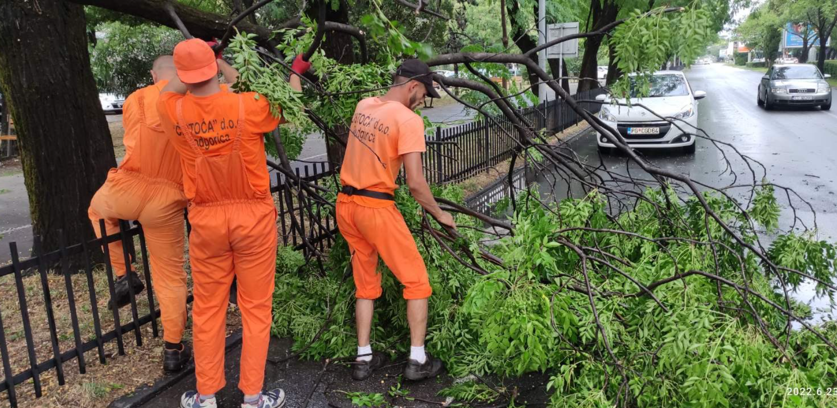 Gradske službe već na terenu, saniraju posljedice nevremena