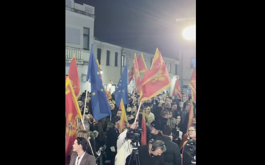 VIDEO: Minut sa skupa DPS-a u Herceg Novom  za slobodarsku, antifašističku, građansku, evropsku i modernu Crnu Goru