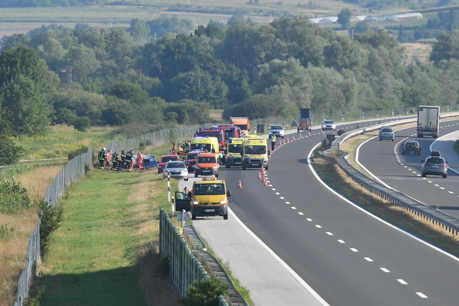 Tragedija u Hrvatskoj: Autobus sletio sa autoputa, najmanje 11 poginulih, preko 30 povrijeđenih