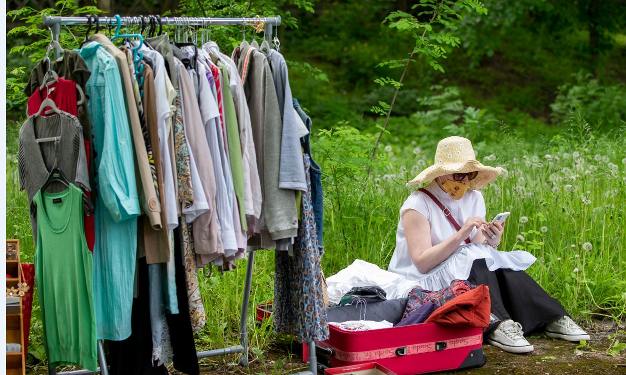 Čak i velike kompanije žele da kupujete second hand odjeću