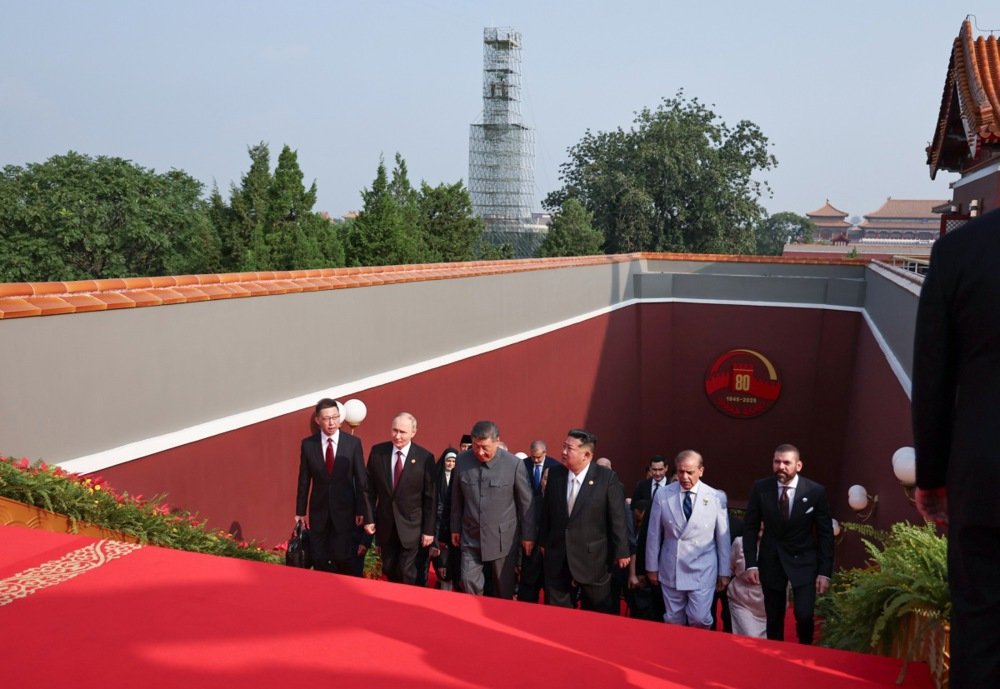 Si Đinping pokazuje moć na vojnoj paradi sa Putinom i Kimom