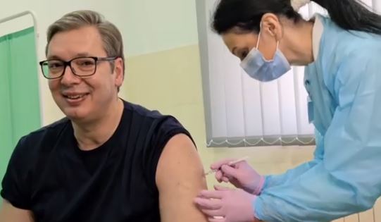 Predsjednik Srbije primio kinesku vakcinu protiv koronavirusa