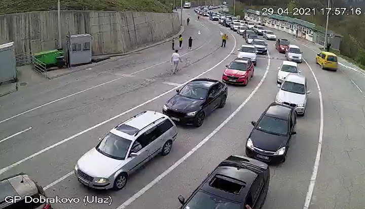 Kolone na graničnom prelazu Dobrakovo