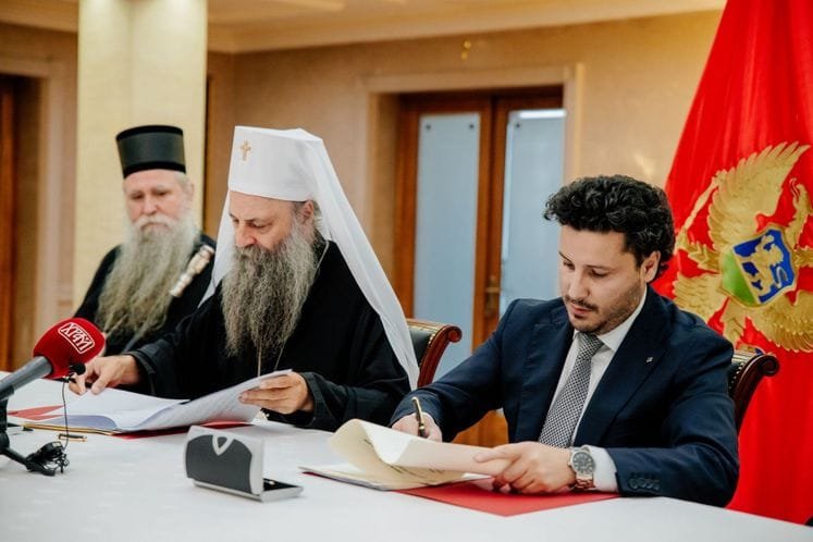 Tri godine "temeljnog zagrljaja" Crkve Sbije i vlasti Crne Gore