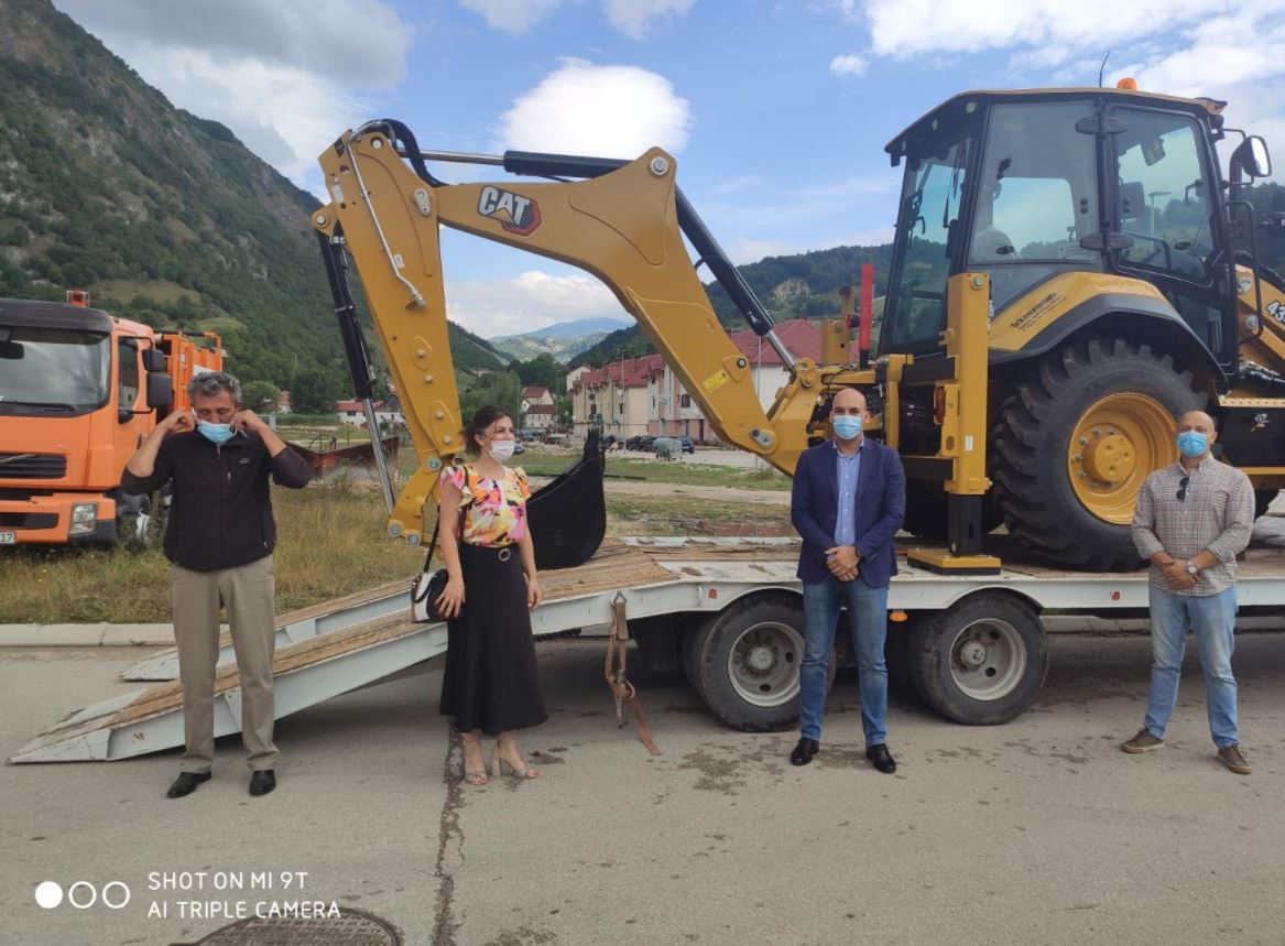 Zahvaljujući Evropskoj uniji: Opština Šavnik dobila specijalizovanu mašinu za smanjenje otpada
