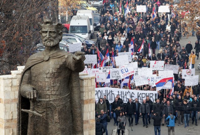 Ceca pjeva na protestu, Priština najavljuje zabranu ulaska