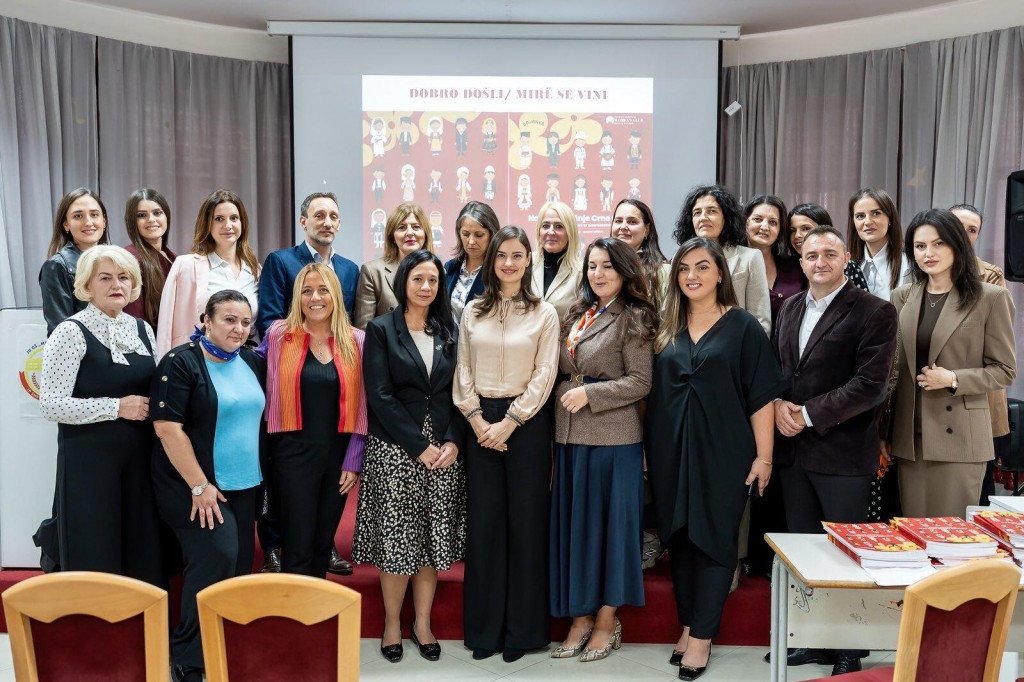 Milena Milatović u školi u Tuzima: Budite ponosni što ste građani Crne Gore gdje se njeguju različiti jezici, kulture i običaji