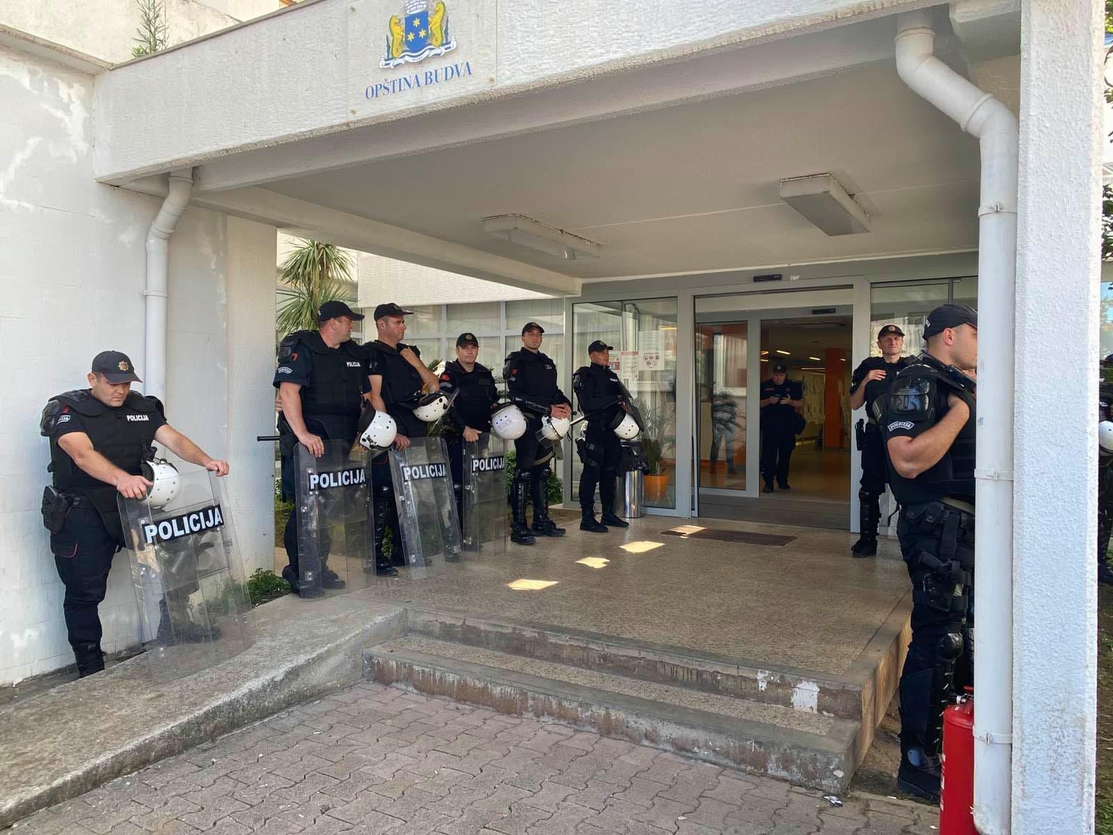 Kuč i Bulatović tražili od policije da im omogući da nesmetano rade