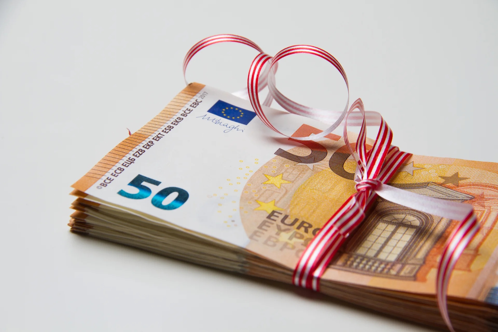 PRILIKA KOJA SE NE PROPUŠTA: PREUZMI 50 EURA!