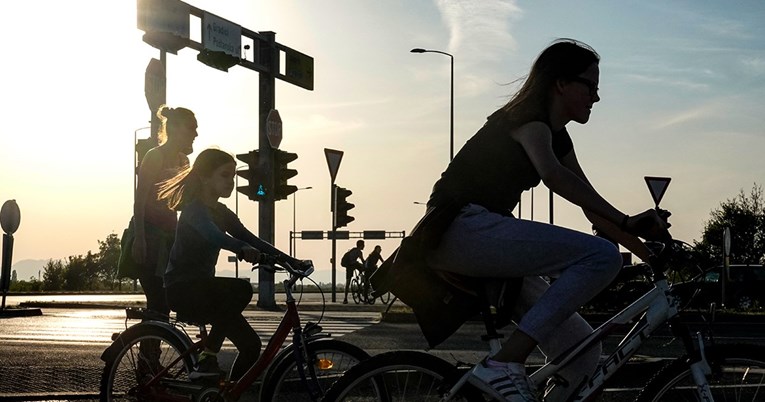 Zagreb ukinuo naknade za roditelje koji imaju troje i više djece