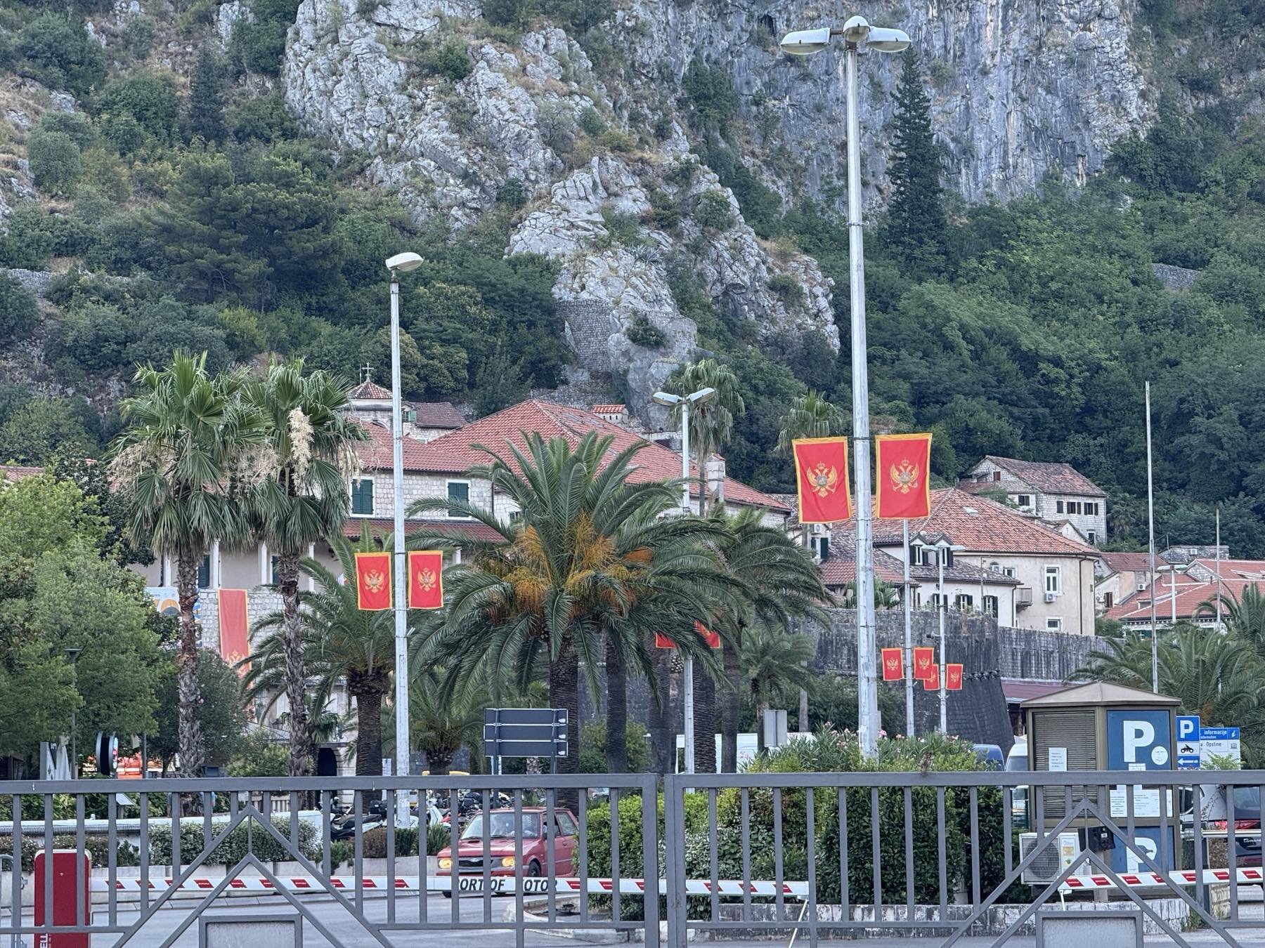 Kotor u svečanom crnogorskom ruhu