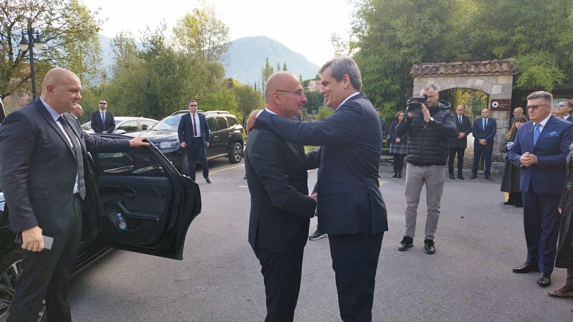Pogledajte: Grlić Radman u Morinju, dočekao ga Ibrahimović, građani se okupili nedaleko od spomen ploče