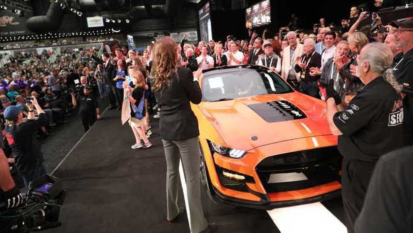 Prvi proizvedeni Ford Mustang Shelby GT500 prodat za 1,1 milion dolara