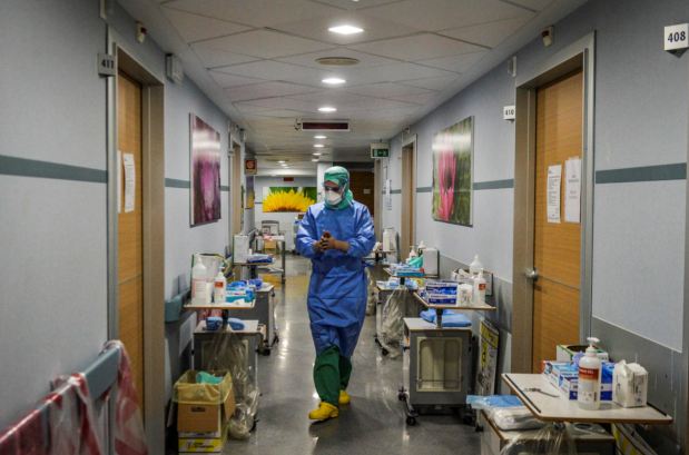 Srbija: Zaraženo devet zdravstvenih radnika, preminuo ljekar