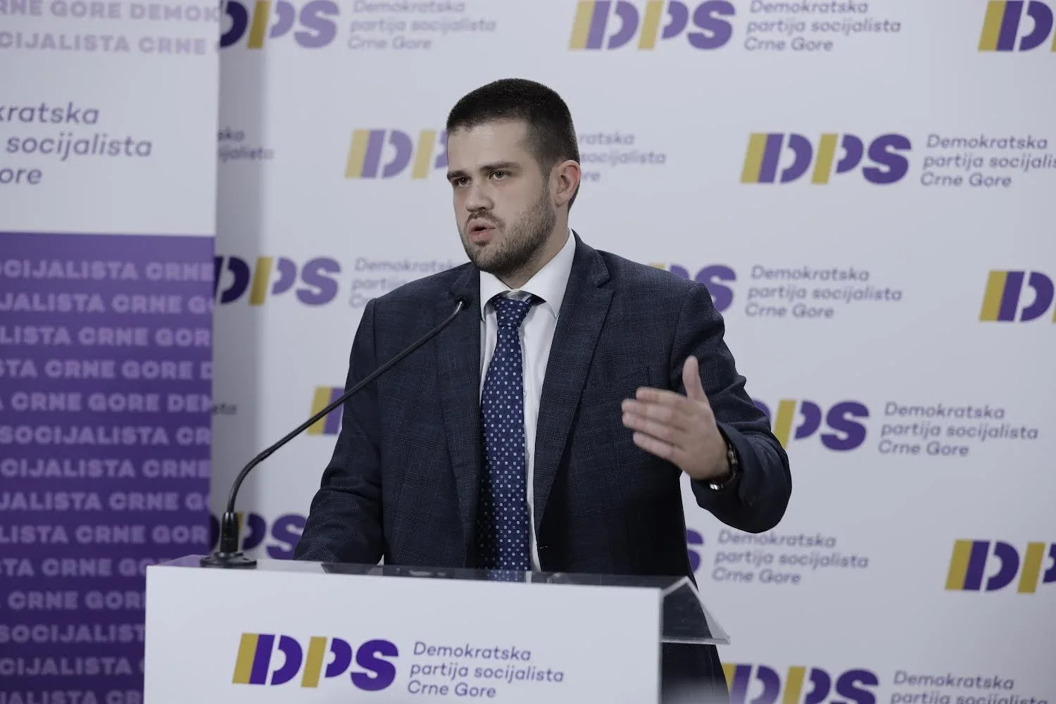Nikolić: Prisustvo ministara na Danu RS još jedan pokazatelj antievropskog karaktera Abazovićeve Vlade