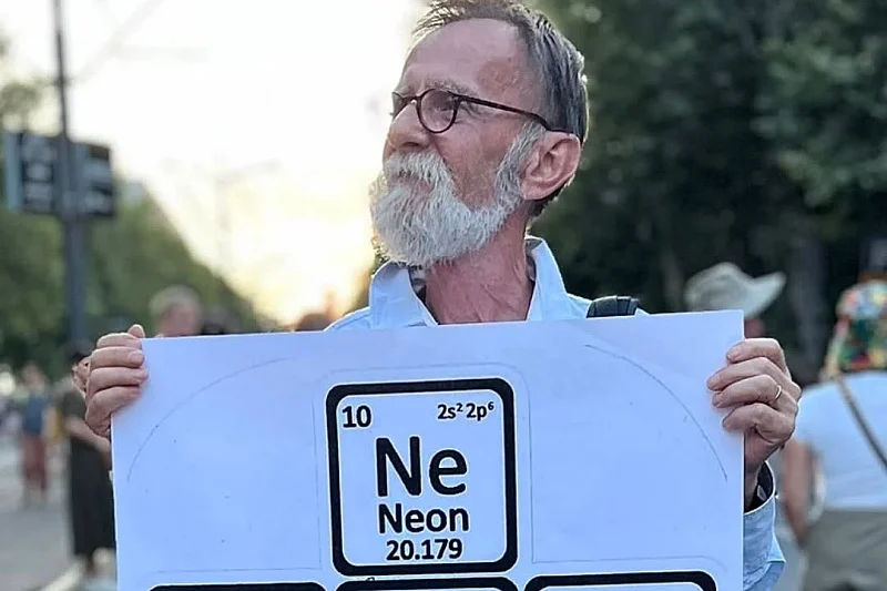Transparent s protesta u Srbiji osvojio regiju: Rebus nasmijao mnoge, nazivaju ga genijalnim