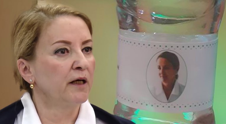 Bizarna kampanja u BiH: Žena Bakira Izetbegovića štampa svoje slike na boce vode