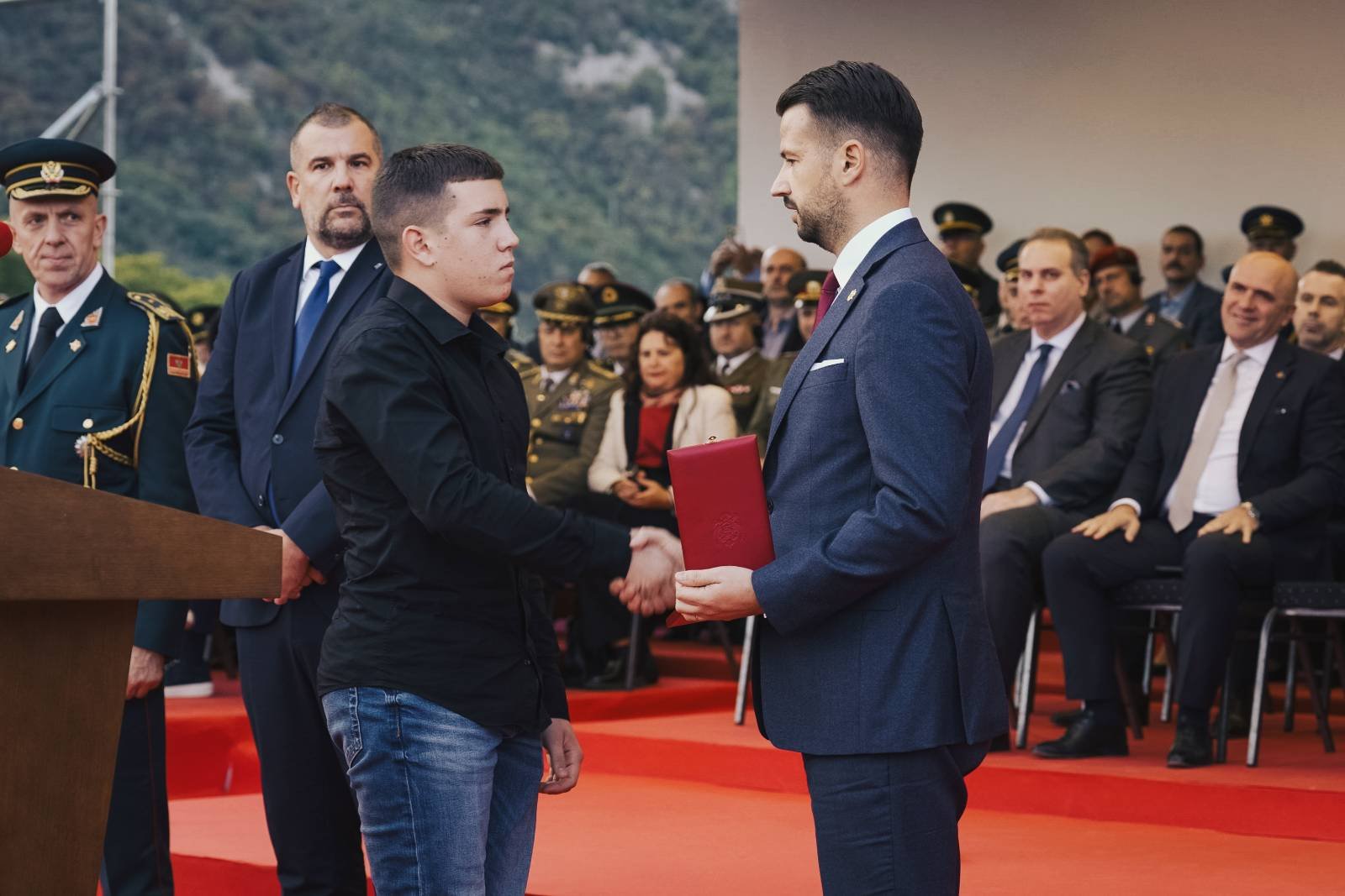 Predsjednik Crne Gore Jakov Milatović povodom Dana Vojske Crne Gore dodijelio posthumno Orden hrabrosti stradalom vojniku Dejanu Božoviću