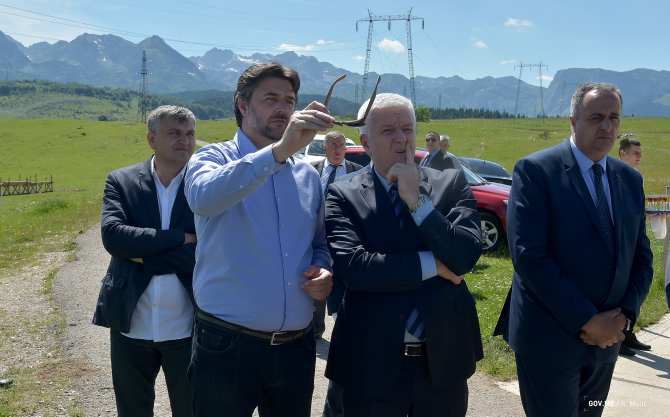 Premijer na Žabljaku posjetio farmu, etno selo: Nakon NATO-a vrijeme je za ekonomiju!