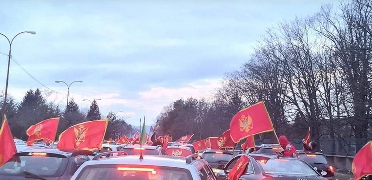 Pogledajte snimke: Auto-kolone širom Crne Gore, otpor fašizmu i zdravstvenom genocidu