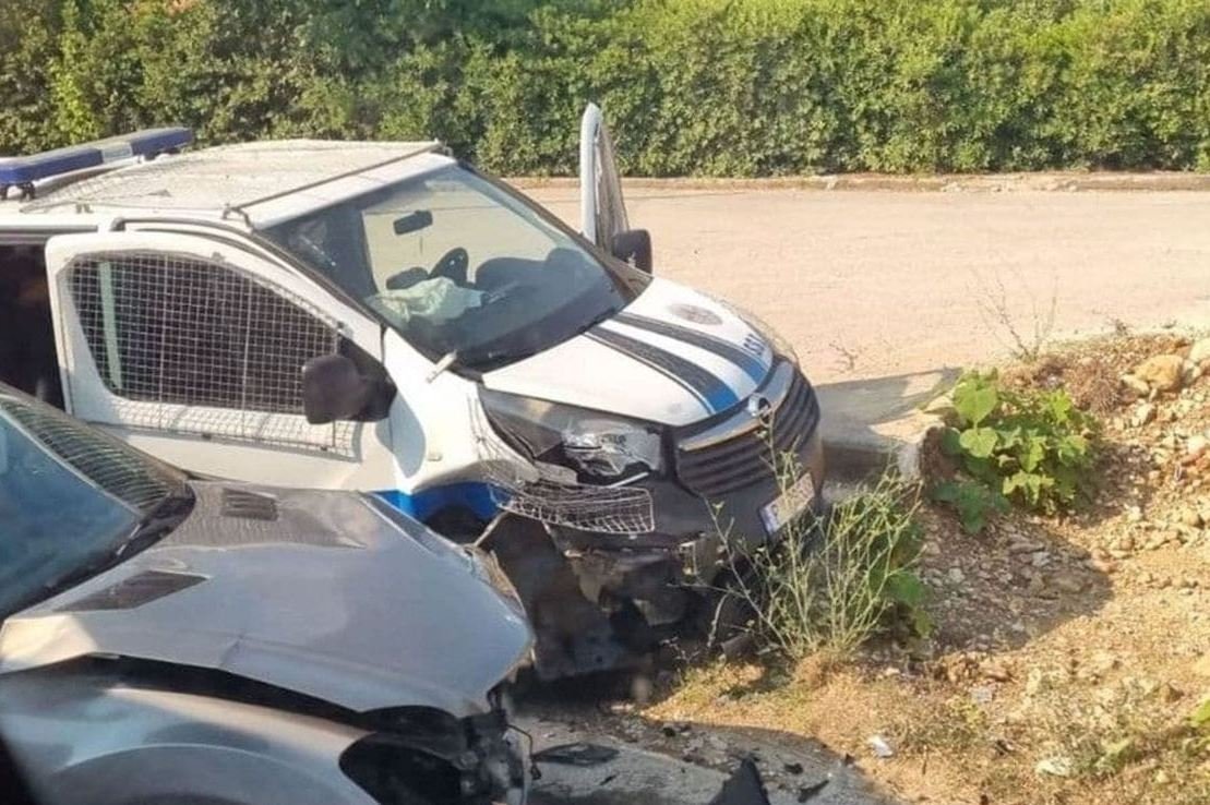 Sudar policijskog i putničkog vozila u Radanovićima