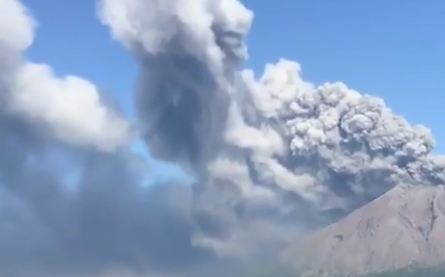 Eruptirao jedan od najaktivnijih vulkana, oblak pepela do 4000 m