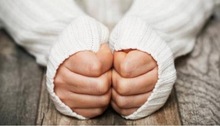 Stalno su vam hladne ruke: Da li je to znak bolesti?