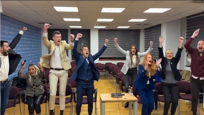 Podgorica izabrana za Evropsku prijestonicu mladih 2028. godine; Pogledajte slavlje u prostorijama Skupštine PG