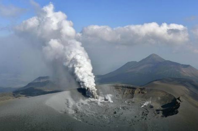 Japan: Erupcija vulkana iz filma o Džejmsu Bondu