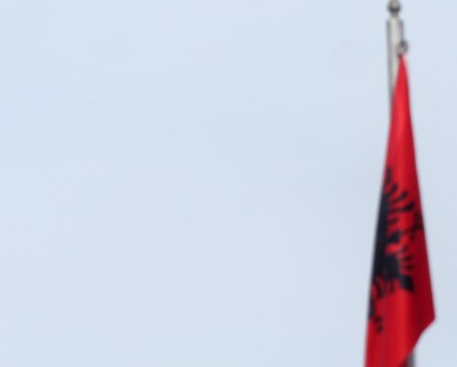 "Neprihvatljivi postupci policije prema albanskoj zastavi"