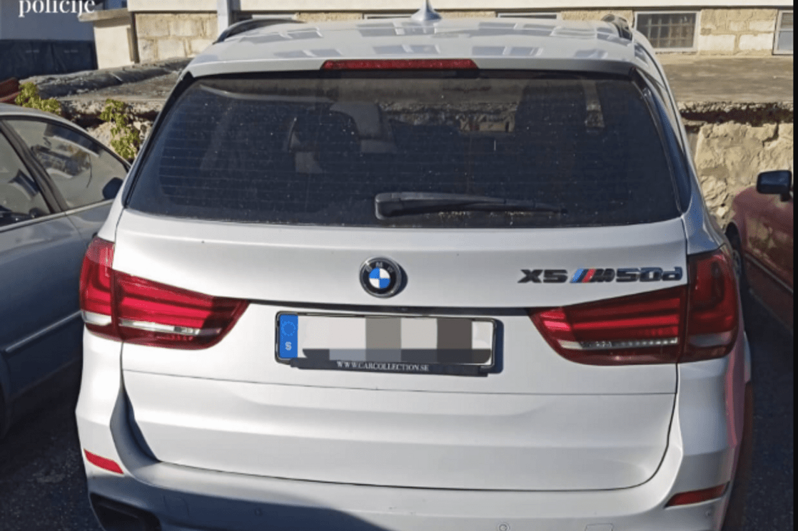 Na ulazu u Crnu Goru: Oduzet BMW sa Interpolove potjernice i 1.800 eura duvanskih proizvoda