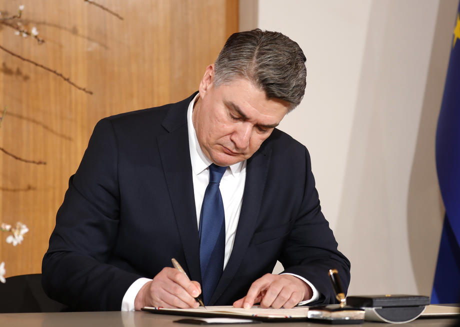 Sjeća li se predsjednik Milanović što je premijer Milanović govorio o Srebrenici?