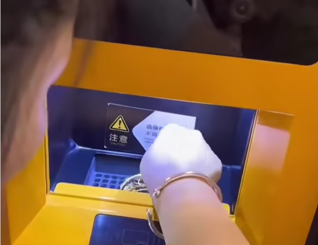 Kineski bankomat mijenja zlatni nakit za novac