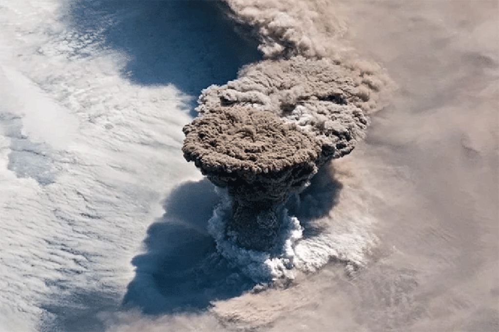 Snimljen iz svemira: Vulkan eruptirao nakon gotovo vijek mirovanja