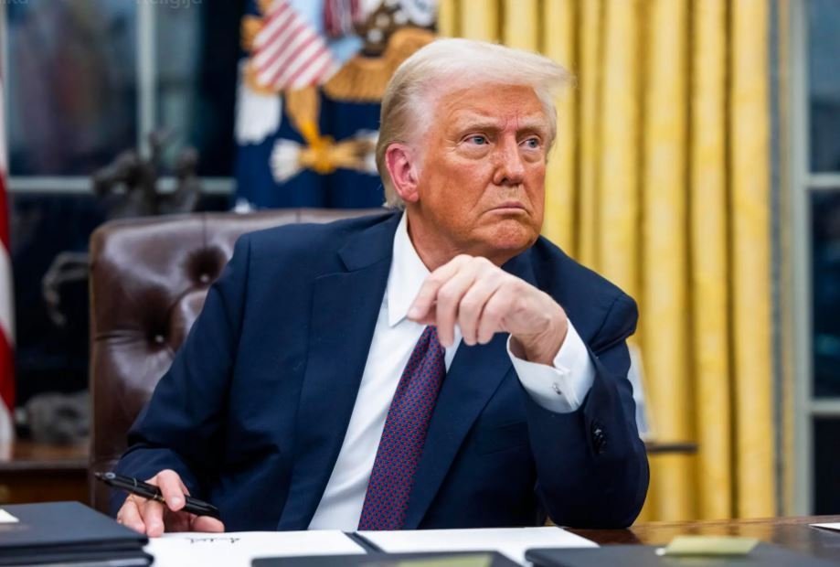 Tramp potpisao naredbu kojom se engleski proglašava službenim jezikom SAD-a