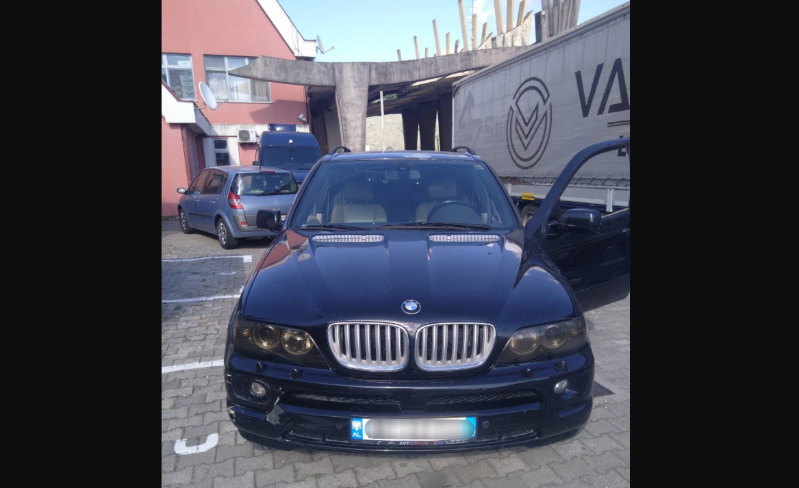 Hapšenje na graničnom prelazu Božaj, oduzet X5