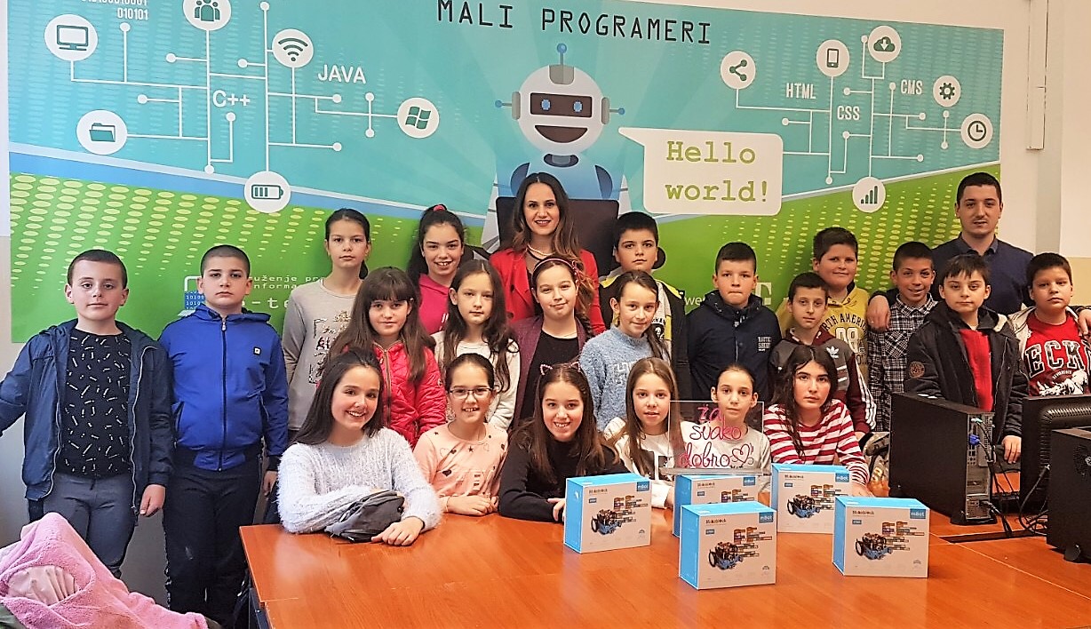 Na kursu programiranja i robotike 90 učenika iz Podgorice i Mojkovca
