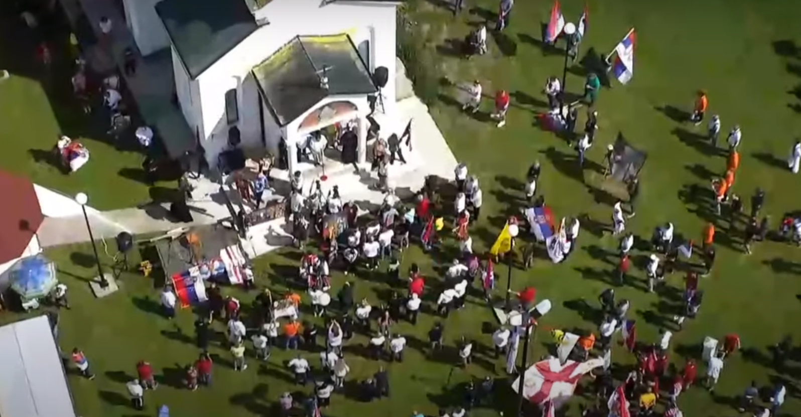 Fijasko auto-litije iz Srbije: Svega stotinjak učesnika