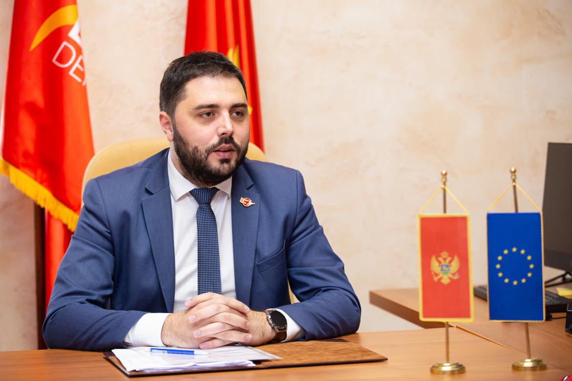 Nastavak nepotizma: Poslanik Demokrata zaposlio i drugu sestru?