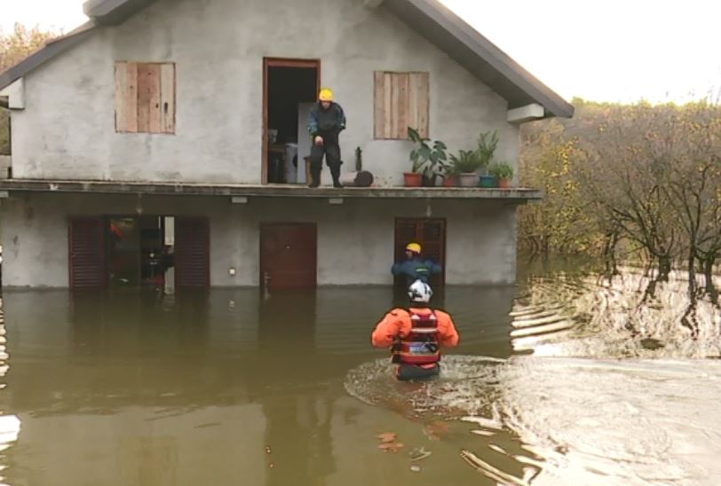 Situacija u Broćancu i dalje teška, u ostalim djelovima stabilno