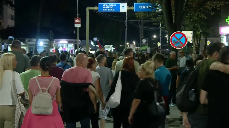 Zborovi pozvali građane da ignorišu skupove SNS-a